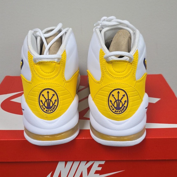 Athletic_Shoes